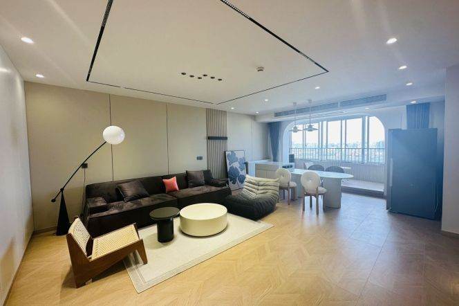 Panoramic Riverfront Residence near Pudong Avenue | 180㎡ 3BR 2BA