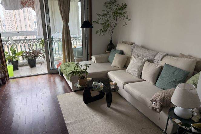 Xuhui central shared 2 bedroom apartment 