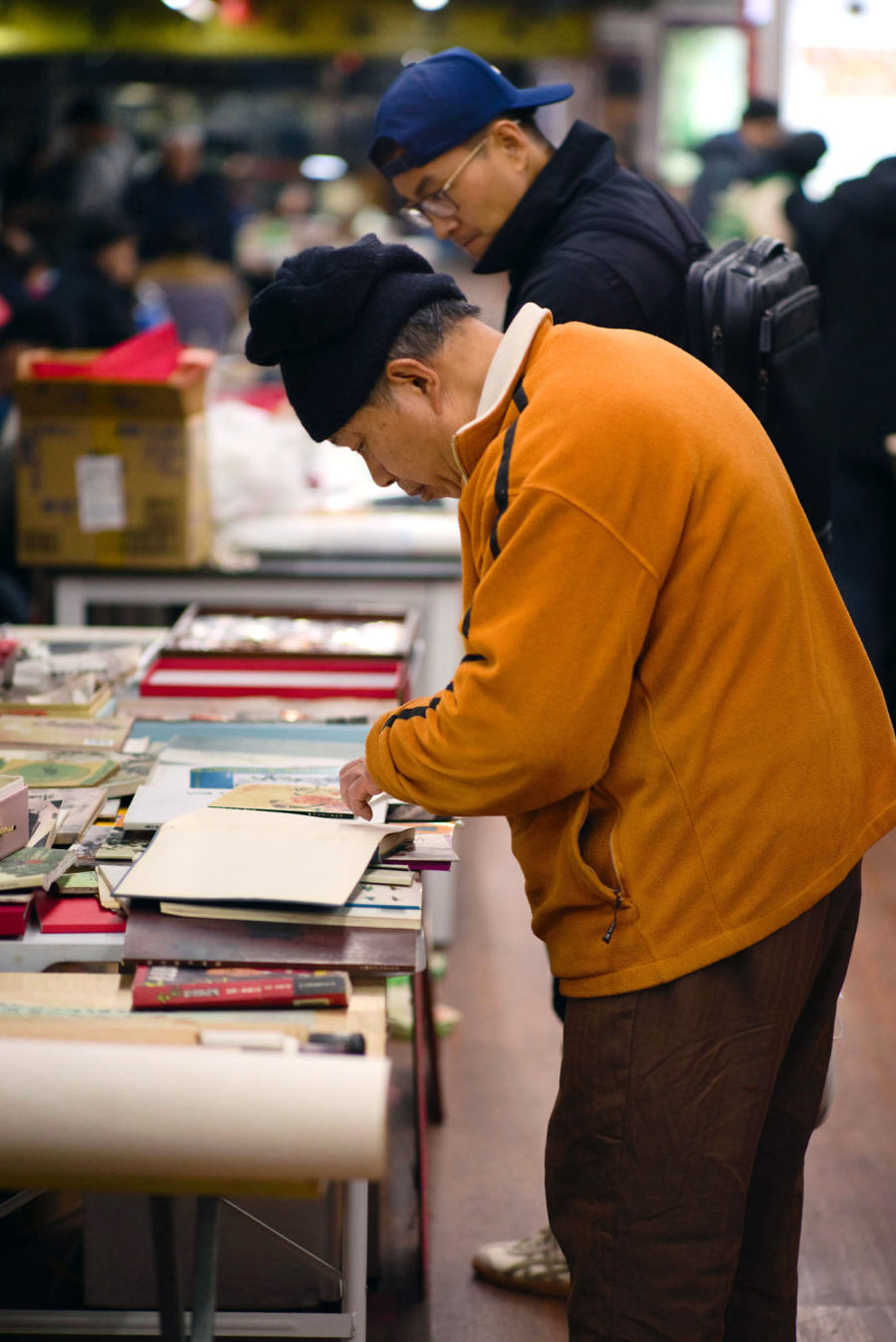 Shanghai Old Book Market: A Sunday Treasure Hunt Through Time