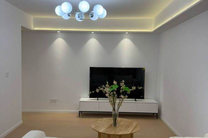 Newly renovated 2br with nice view near Wuding Rd/Jiangsu Rd St.