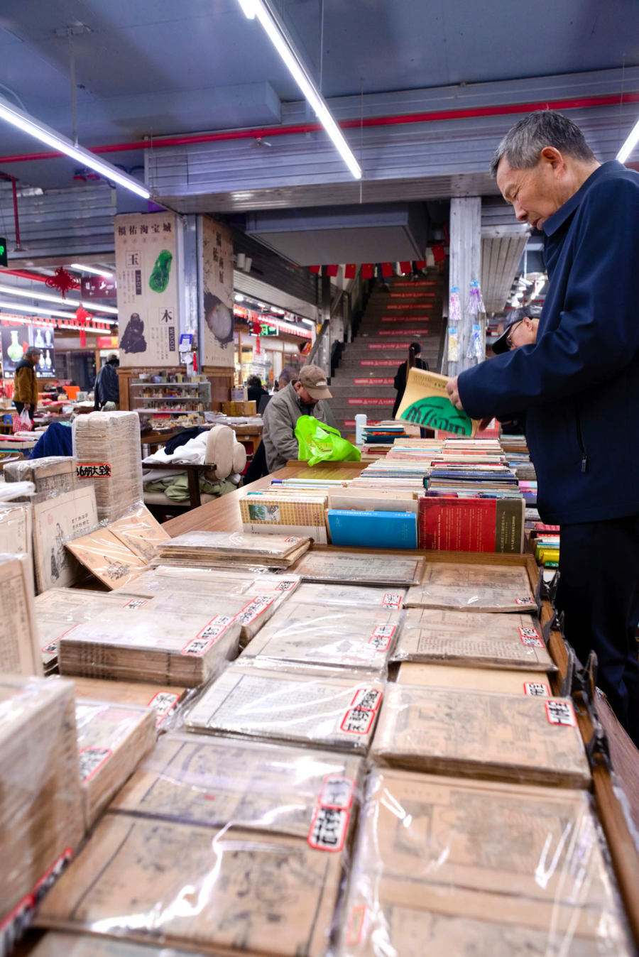 Shanghai Old Book Market: A Sunday Treasure Hunt Through Time