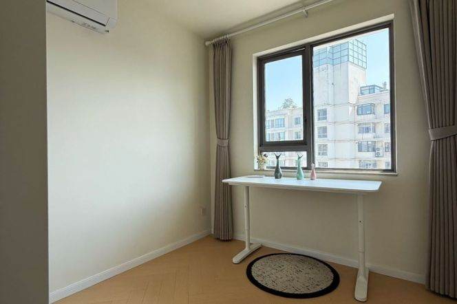 Xujiahui -2beds 2baths /balcony / residential property/ quiet room 