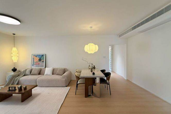 3 Brs, 2 Baths with New Dec, Floor heating, Central ac, Dish washer, 150 sqm @ Zhongtan metro L3&4