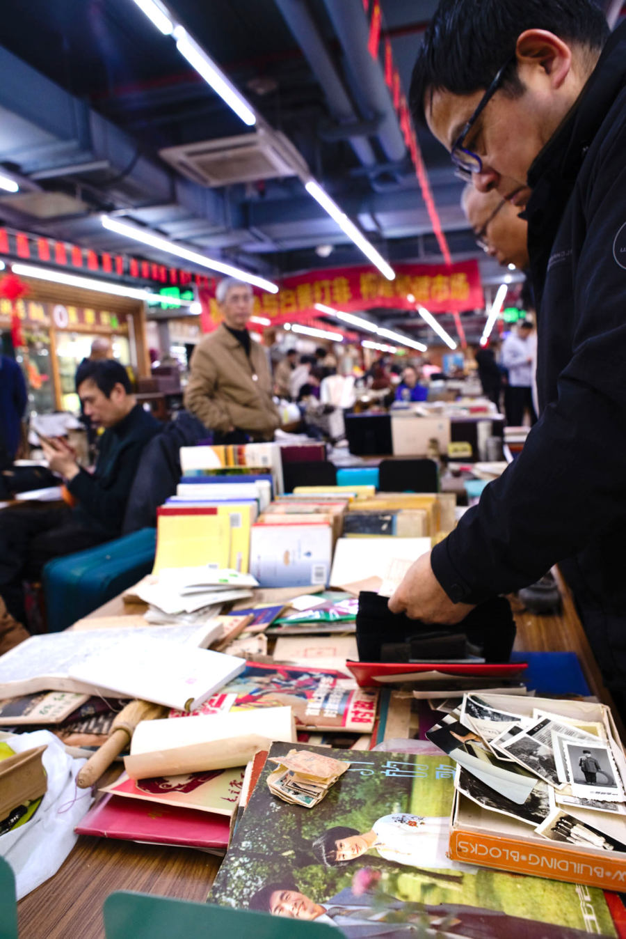 Shanghai Old Book Market: A Sunday Treasure Hunt Through Time