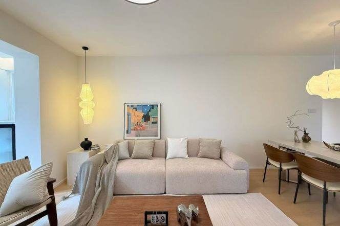 3 Brs, 2 Baths with New Dec, Floor heating, Central ac, Dish washer, 150 sqm @ Zhongtan metro L3&4