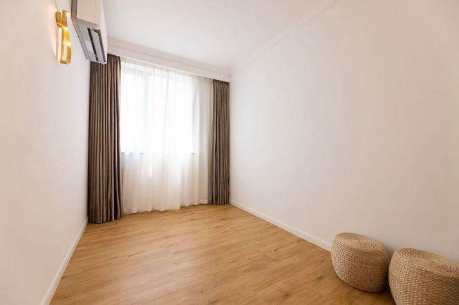 3+1 Rooms, 2 Baths with Oven and Dryer, 160 sqm @ Zhongshan park L2