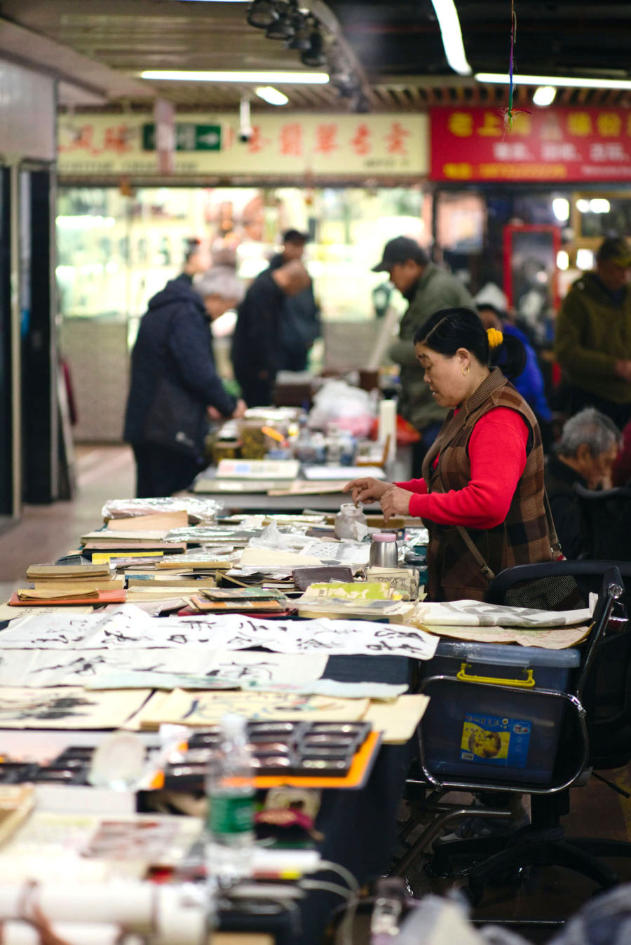 Shanghai Old Book Market: A Sunday Treasure Hunt Through Time
