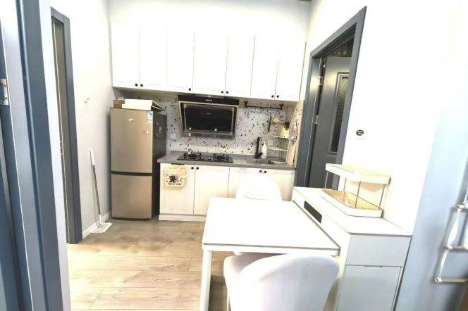 West Nanjing Rd Station 2Br with Open Balcony Line2/12/13