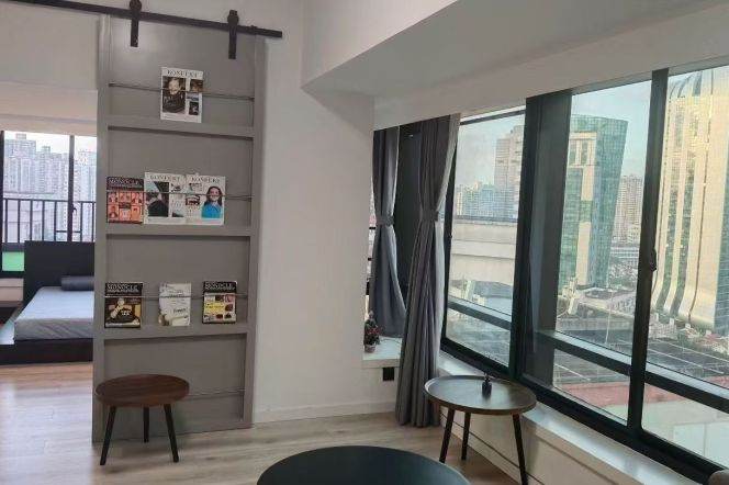 line 2/7/14 jing’an temple - 1bed - big balcony- elevator- comfortable living 