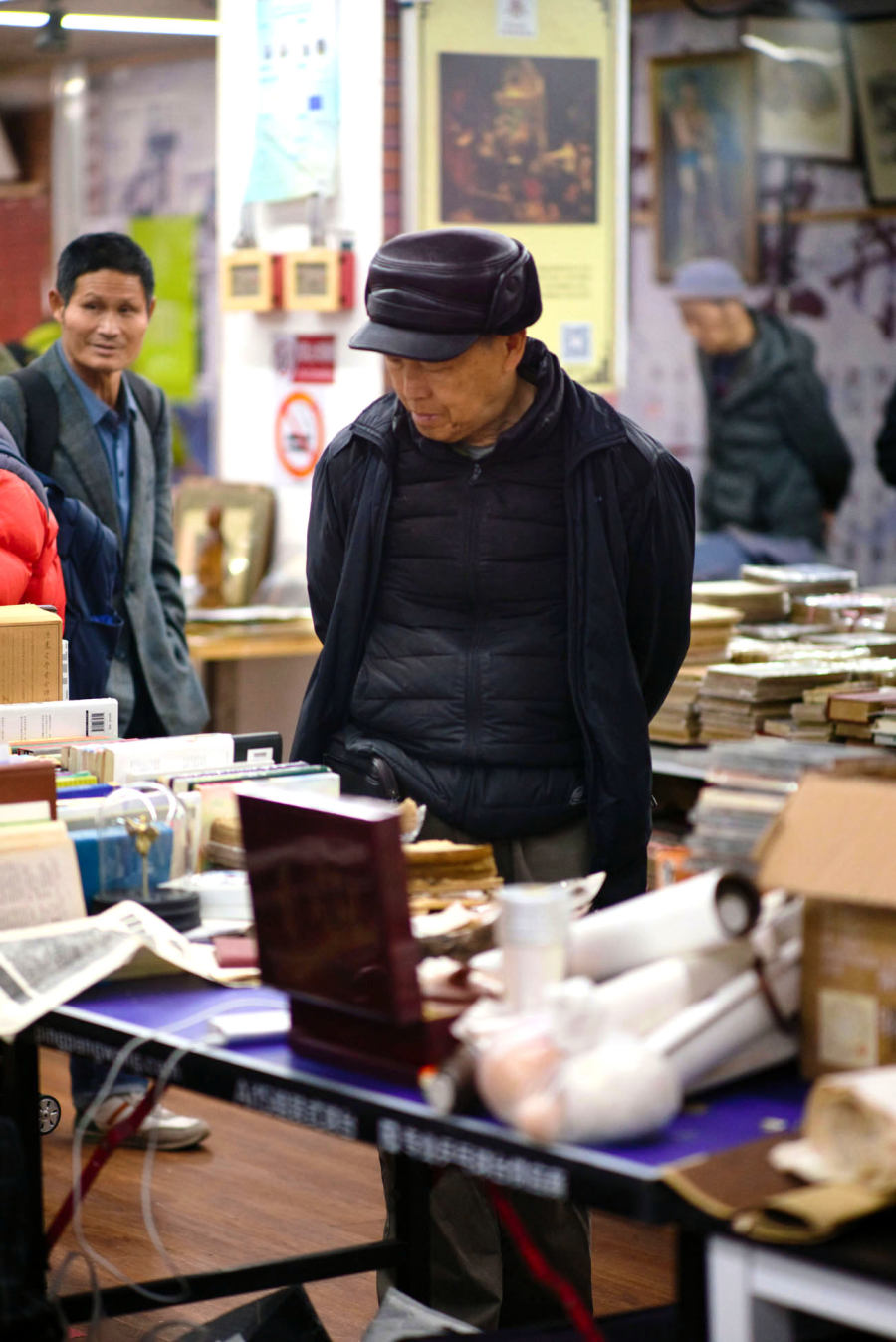 Shanghai Old Book Market: A Sunday Treasure Hunt Through Time