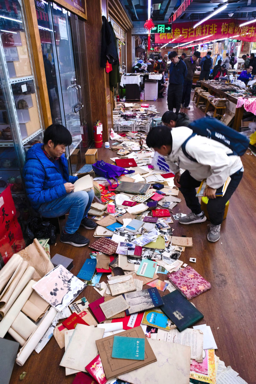 Shanghai Old Book Market: A Sunday Treasure Hunt Through Time