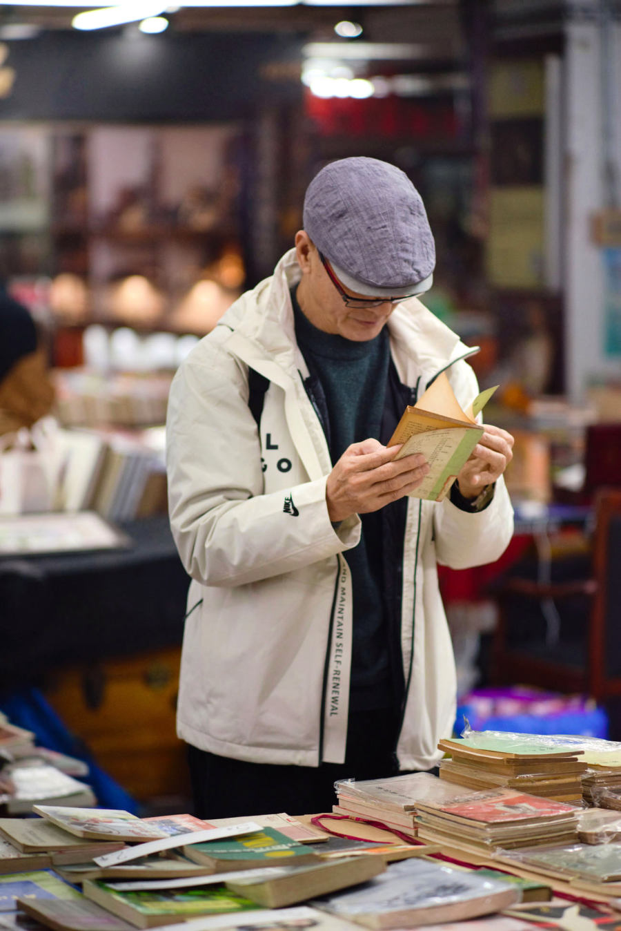 Shanghai Old Book Market: A Sunday Treasure Hunt Through Time