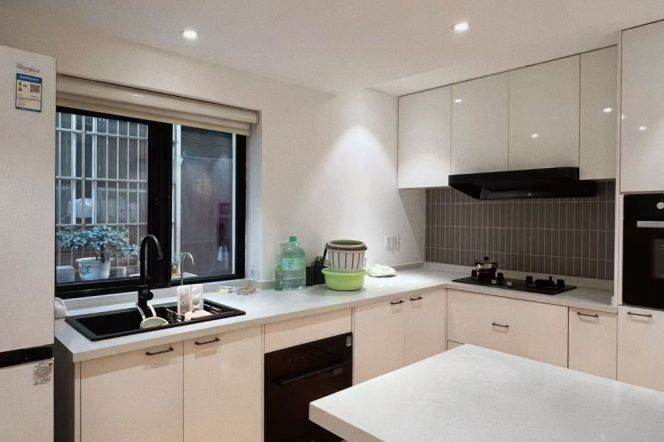 Independent 5 Brs, 3 Baths with Terrace, 200 sqm with Wall heating, Oven @ South Shaaxi metro L10