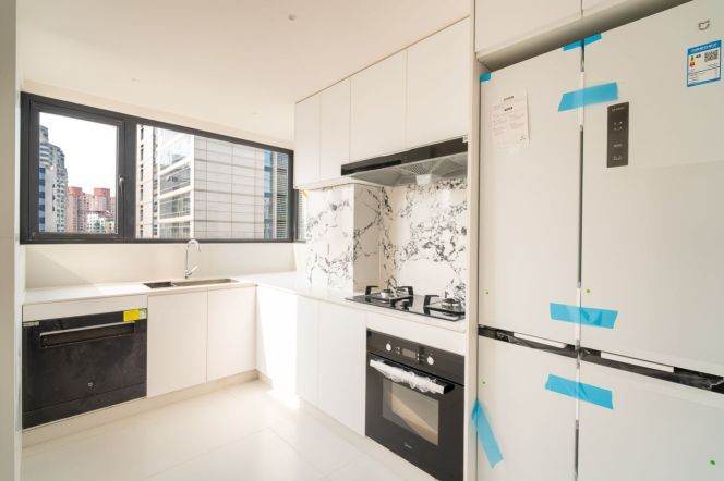 3 Brs, 2 Baths with Open Balcony, Floor Heating, Central ac, Oven @ Changshou metro L7&13