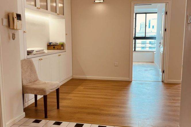 4 Brs, 2 Baths, Brand-new Dec, Floor Heating, Central ac, 170 sqm @ Zhongtan metro L3&4