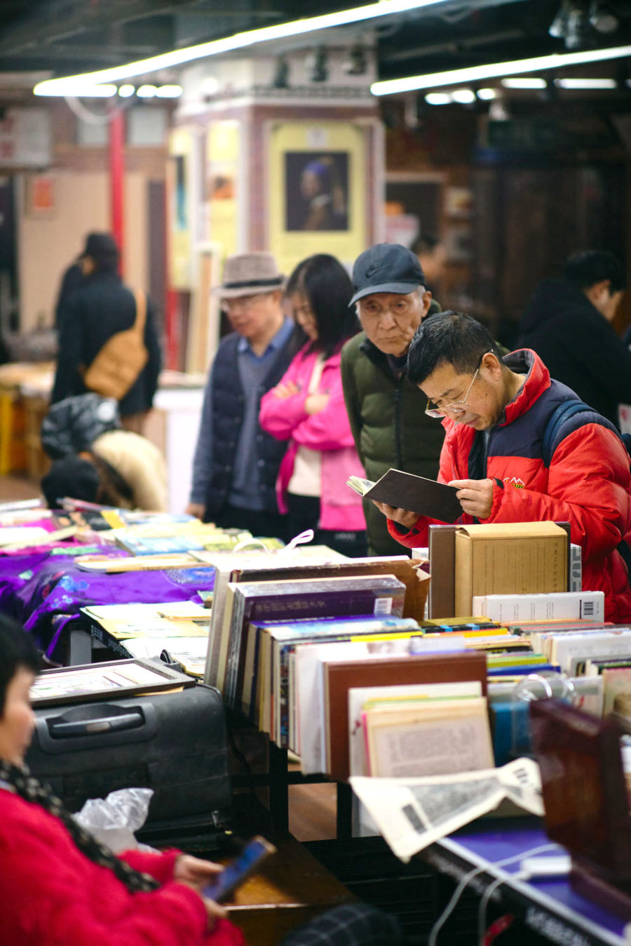 Shanghai Old Book Market: A Sunday Treasure Hunt Through Time