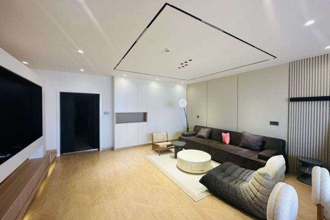 Panoramic Riverfront Residence near Pudong Avenue | 180㎡ 3BR 2BA