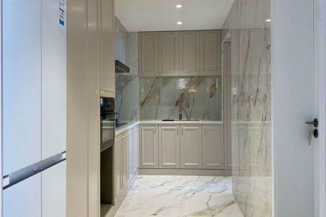 Well Renovated First-Tier Riverfront Residence 2BR 2BA in West Bund