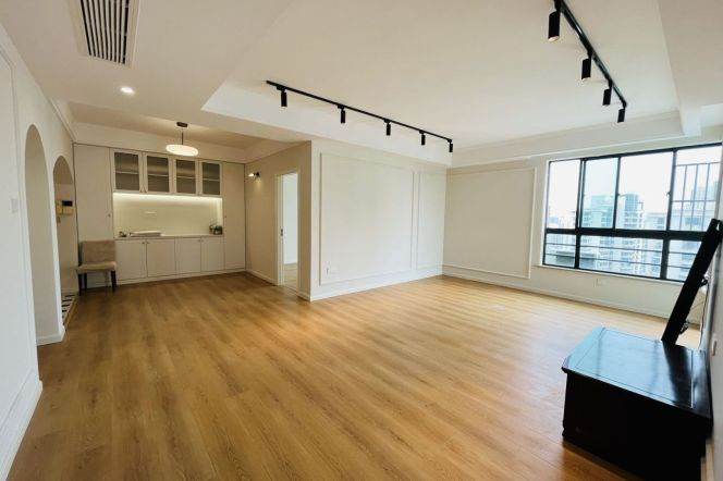 4 Brs, 2 Baths, Brand-new Dec, Floor Heating, Central ac, 170 sqm @ Zhongtan metro L3&4