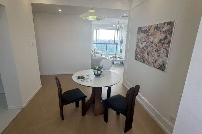 2 Brs, 2 Baths with Floor Heating, Central ac, Oven, 130 sqm @ Shanghai Children Medical Centre L6