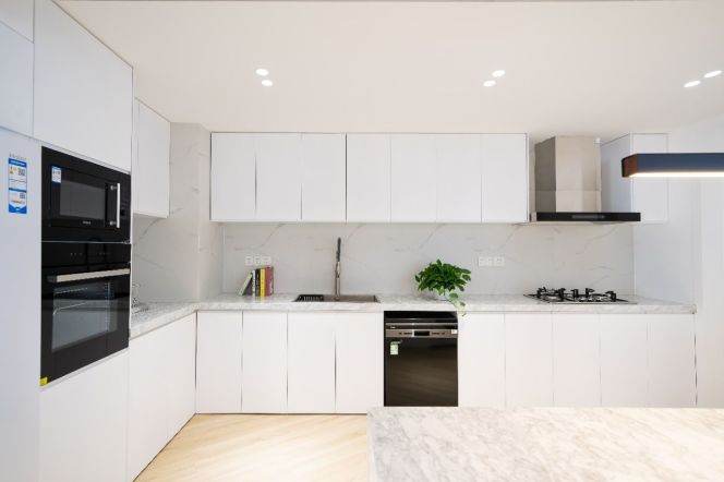 Di Ting (Royal Pavilion) — Massive 3+1BR with Floor Heating