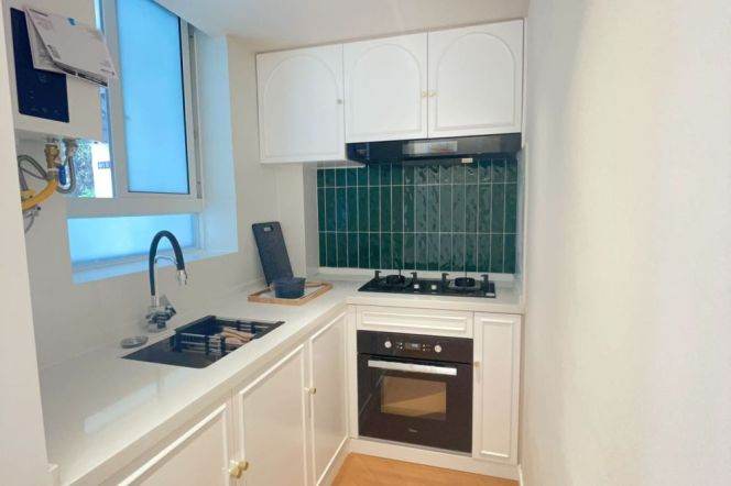  Quality 1+1br old house with Yard @Changning L2&10