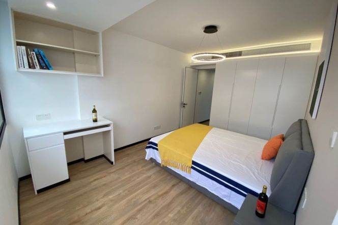 Modern 2Brm With Central AC Near Line 3/4/7 Zhenping Rd