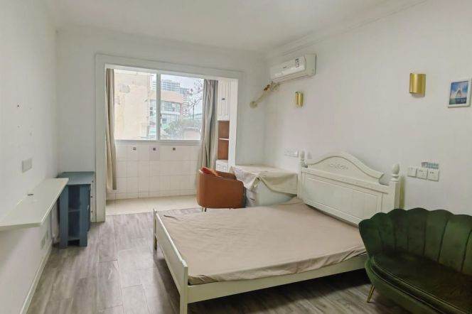 Cozy & Good price 1 br with lift in XuHui, easy to L11 SH Swimming center St.+ L 4 SH Stadium St.