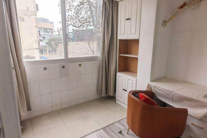 Cozy & Good price 1 br with lift in XuHui, easy to L11 SH Swimming center St.+ L 4 SH Stadium St.
