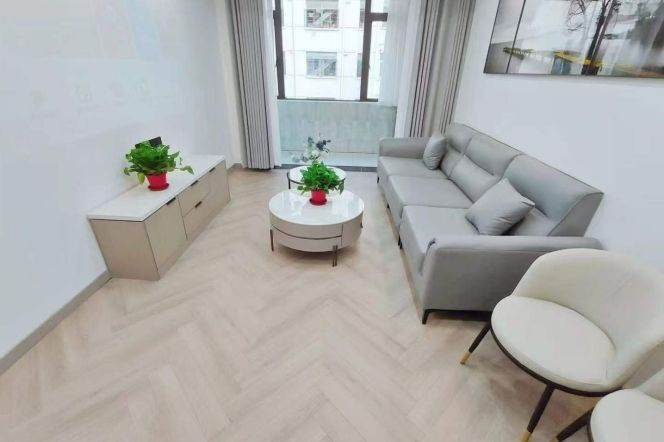 changping rd nice 1BR/big living room@L7/14