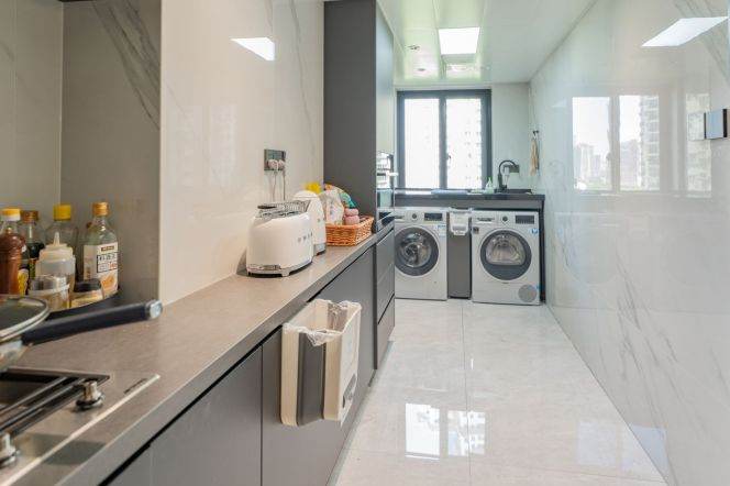 Central Xuhui 2+1 BR, with 3 bathrooms, first time rent out