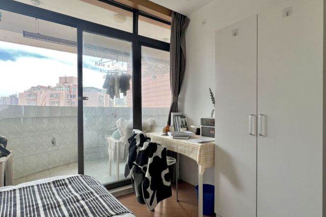 Nice room with balcony near Jingan temple, close to SJTU, long/short lease