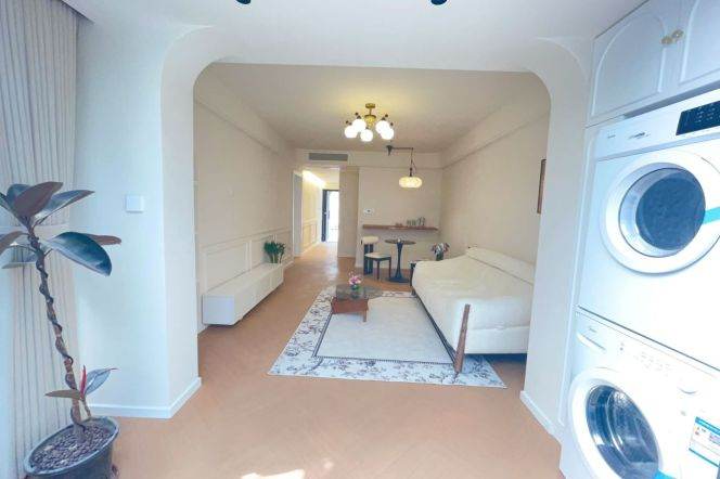  Quality 1+1br old house with Yard @Changning L2&10