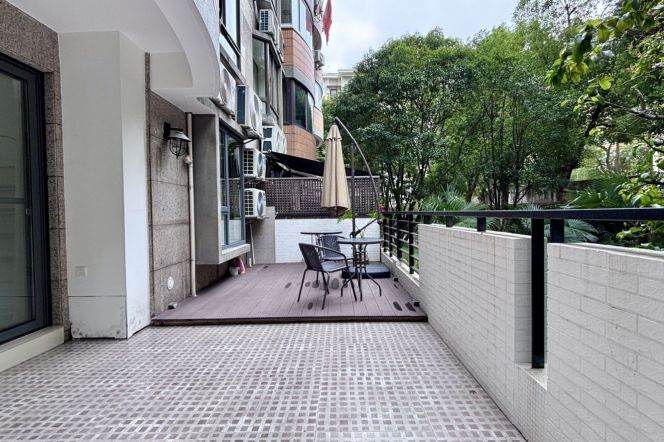 2Bdrs 1Bth Apt/Modern&Spacious /L3/4/9 Yishan Rd/Nice Compound/huge yard