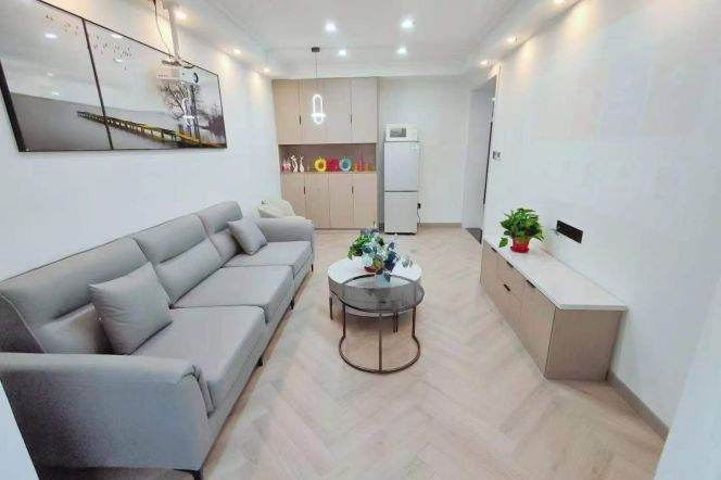 changping rd nice 1BR/big living room@L7/14