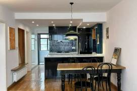 tastefully renovated 2brs Apt Hengshan Rd