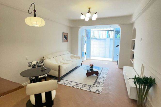  Quality 1+1br old house with Yard @Changning L2&10