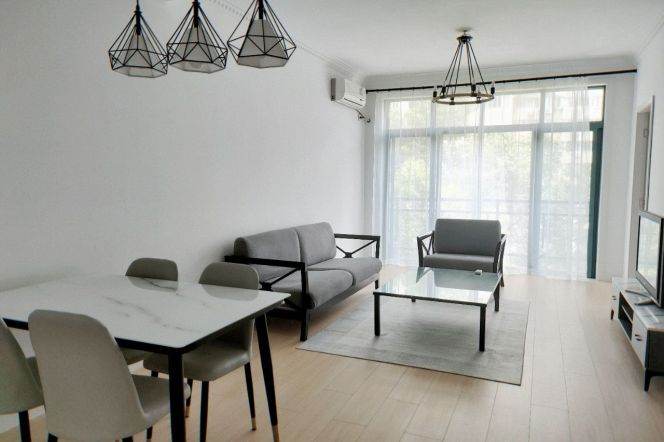 jiangsu rd elevator 2BR/big living room@L2/11