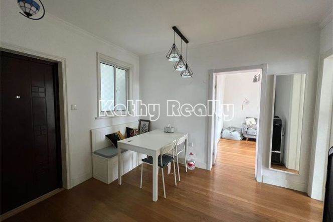 Cozy 2BR APT Elevator Good lights Hengshan Rd 11k