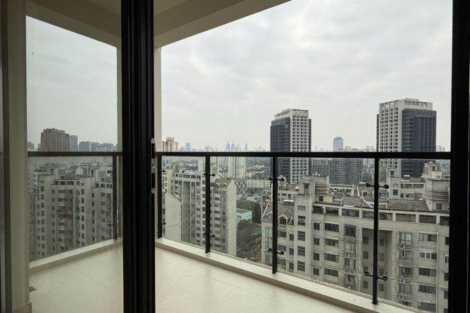 L11/15 Putuo 2brs 2baths all new & open  balcony  / Spacious /Modern