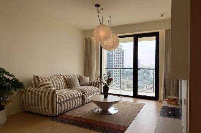 L11/15 Putuo 2brs 2baths all new & open  balcony  / Spacious /Modern