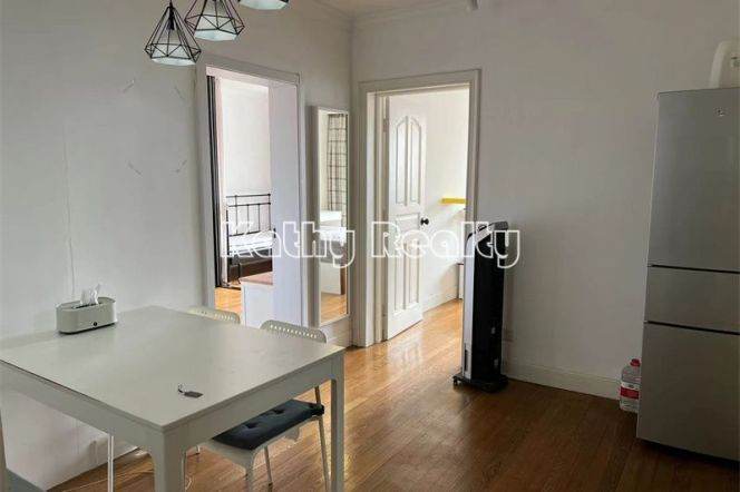 Cozy 2BR APT Elevator Good lights Hengshan Rd 11k