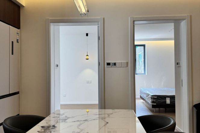 Fabulous 2Br Apt +balcony + floor heating | Chang Ping rd & Jing'an Temple Mt