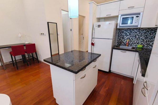 High ceiling & Spacious 1 br next SuZhou Creek, easy to L 8/10 QuFu Rd St.near People Square