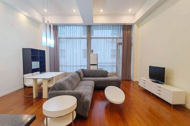 High ceiling & Spacious 1 br next SuZhou Creek, easy to L 8/10 QuFu Rd St.near People Square