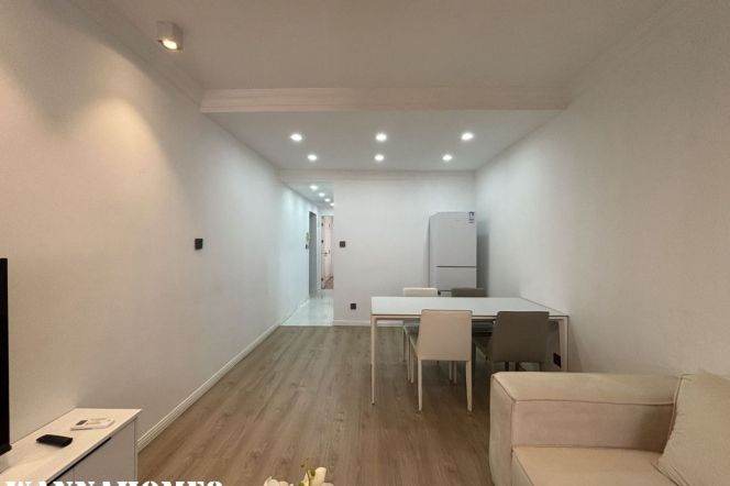 Large livingroom 1bedr 70sqm I nrL2 11JiangsuRd metro
