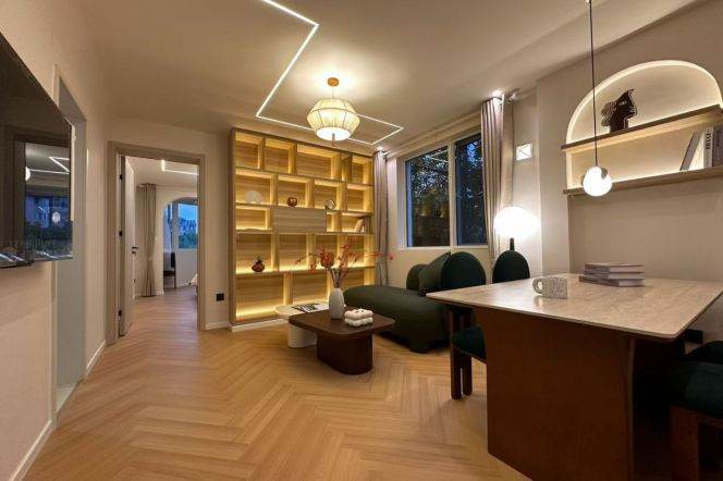 Quality 1br apt with elevator,close to Longbaixincun,Line 10, Mixc shopping mall