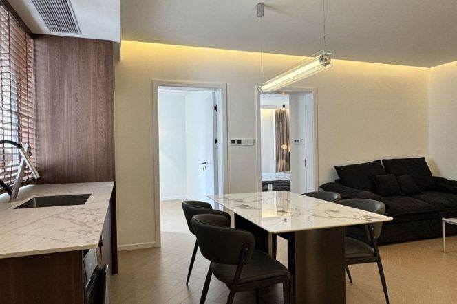 Fabulous 2Br Apt +balcony + floor heating | Chang Ping rd & Jing'an Temple Mt