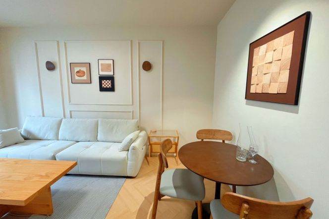 Xintiandi Area — Spacious 1BR Elevator Apartment