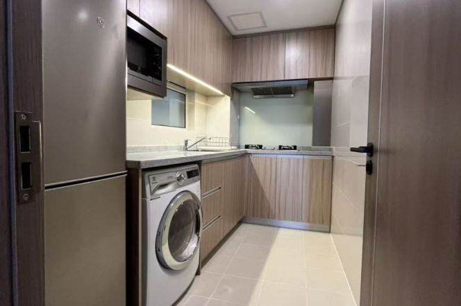 Jiashan rd elevator 1BR with balcony